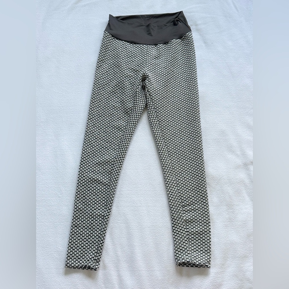 Stylish Black and White Patterned Women's Leggings